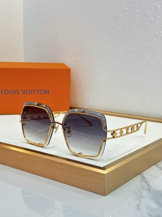 Picture of Louis Vuitton Sunglasses _SKUfw79280240fw